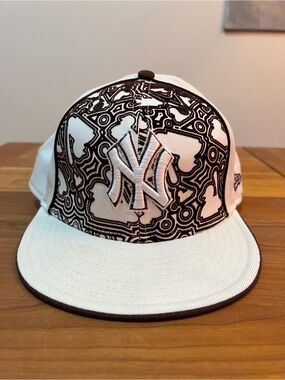 RARE New Era White & Brown Patterned NY Yankees Cap Size 7 5/8